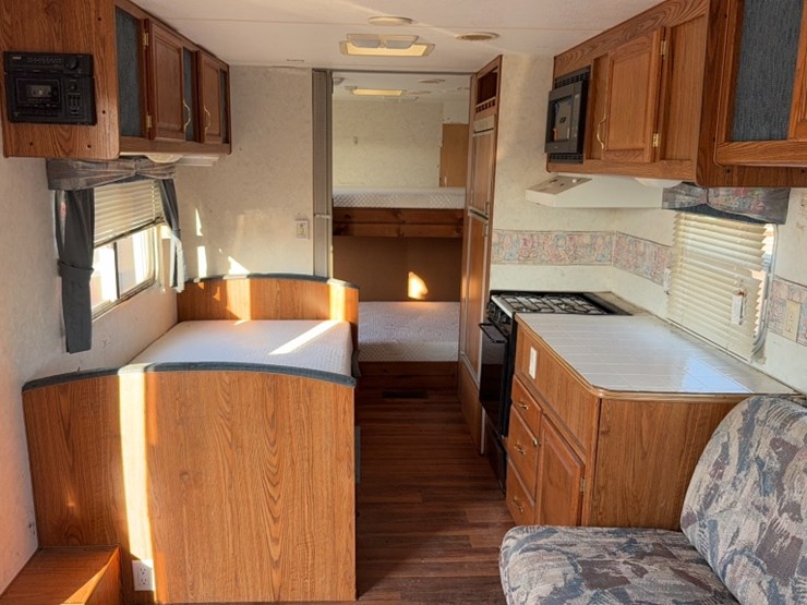#3059-•-1999-28'-fleetwood-prowler-camper-image-15