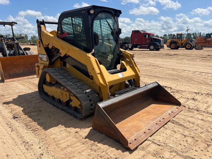 2015-caterpillar-259d-image-6