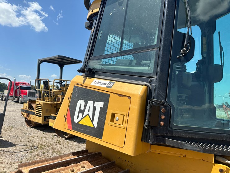 2017-caterpillar-d6k2-lgp-image-47