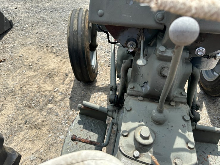massey-ferguson-30-image-38