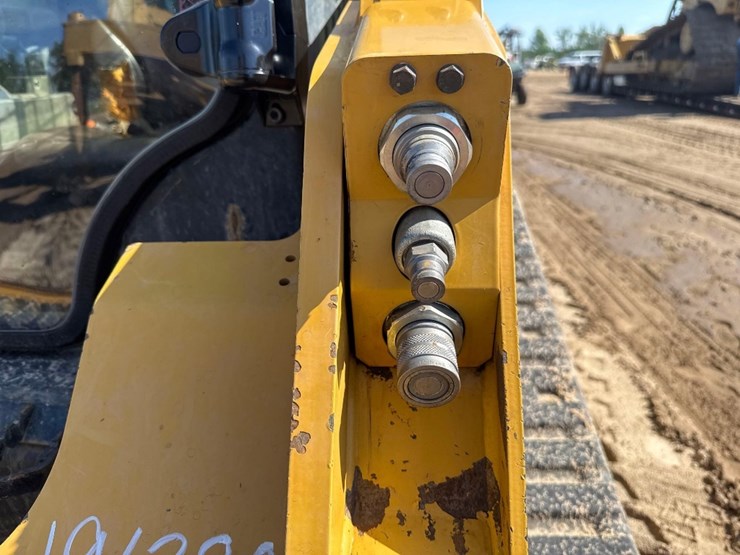 2020-caterpillar-259d3-image-21