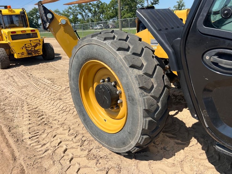 2020-caterpillar-tl1255d-image-24