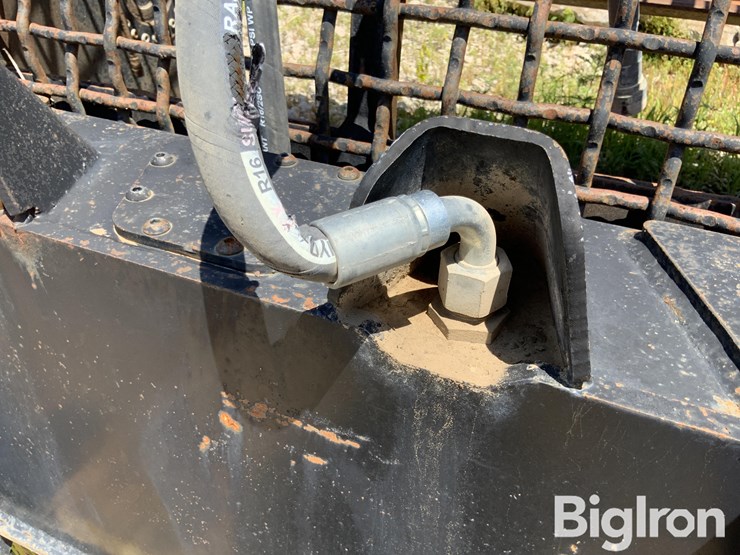 2020-flip-screen-wl130-wheel-loader-attachment-image-15