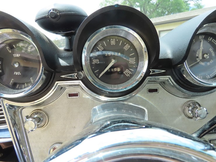 1960-lincoln-4dr-ht-image-16