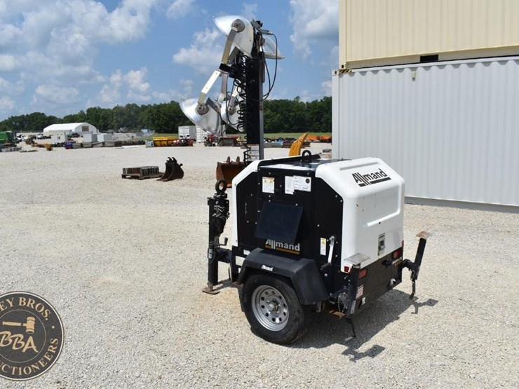 2019-allmand-bros-night-lite-v-series-image-2