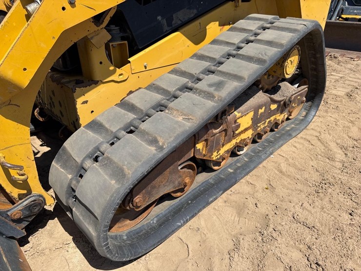 2020-caterpillar-279d3-image-26