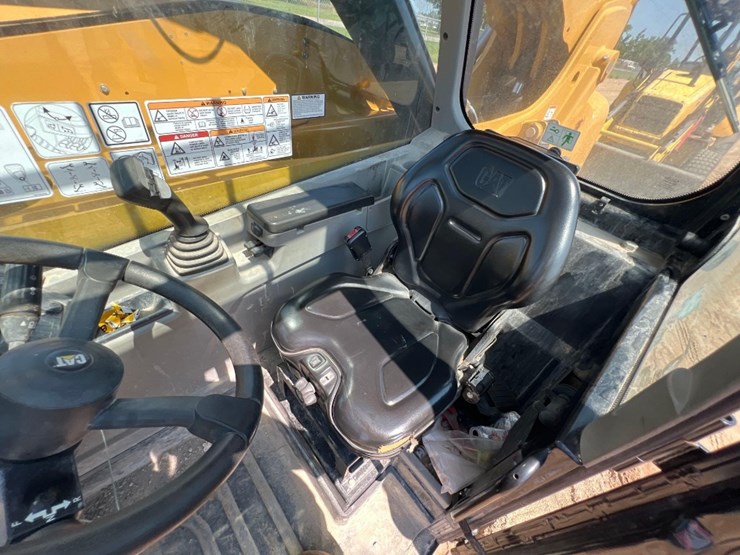 2020-caterpillar-tl1255d-image-25