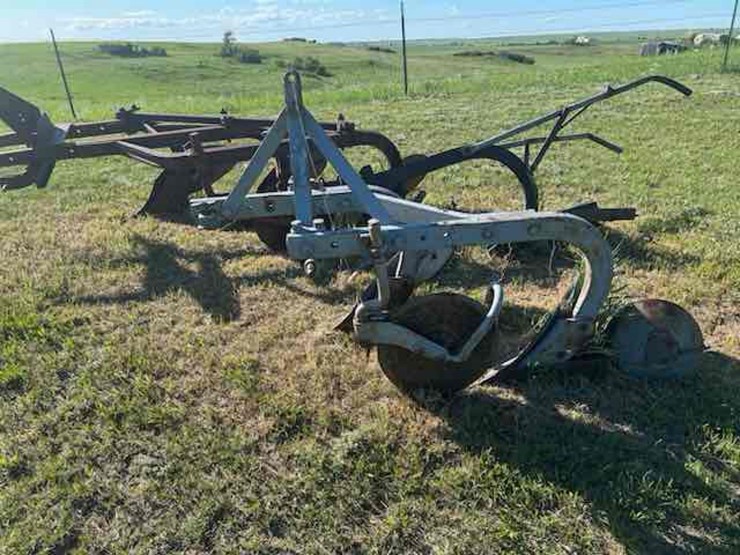 **sold-onsite-only---no-online-bids-will-be-accepted**-antique-farm-equipment-image-6