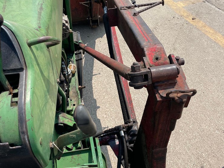 john-deere-3010-image-39