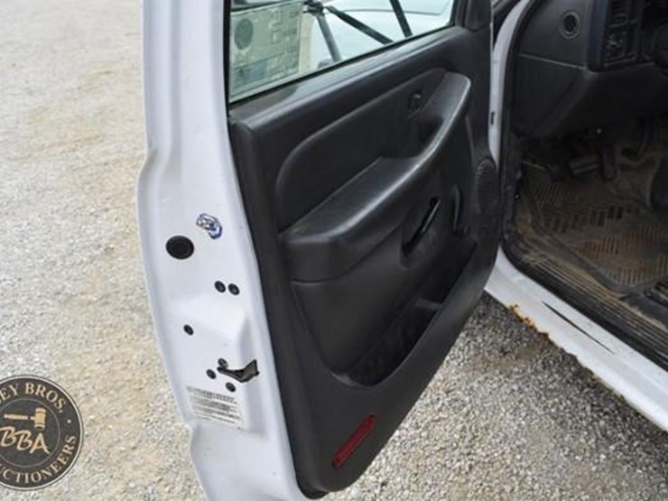 2005-chevrolet-3500-image-21