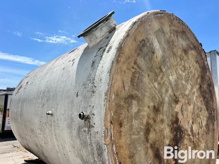 8,000-gallon-(approx.)-fiberglass-liquid-feed-storage-tank-image-19