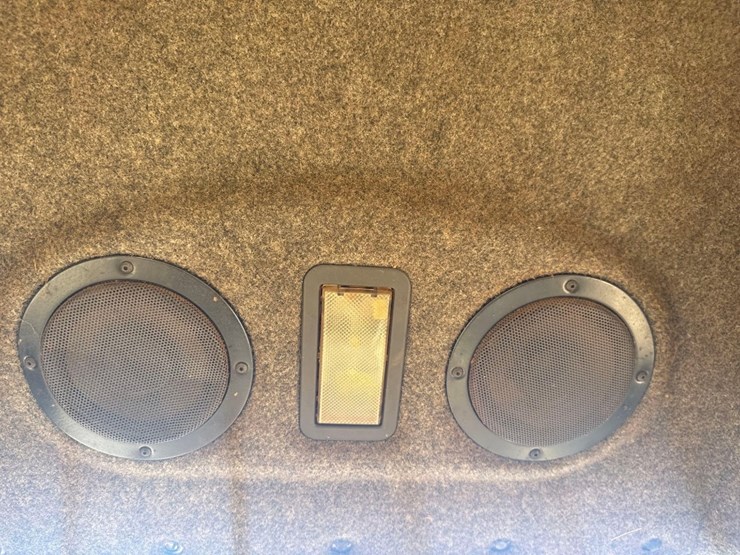 2015-caterpillar-573c-image-30
