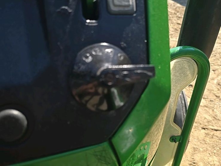 2015-john-deere-5065e-image-82