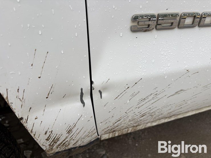 2016-chevrolet-silverado-3500-image-12