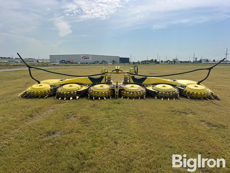 2021-john-deere-772-image-2