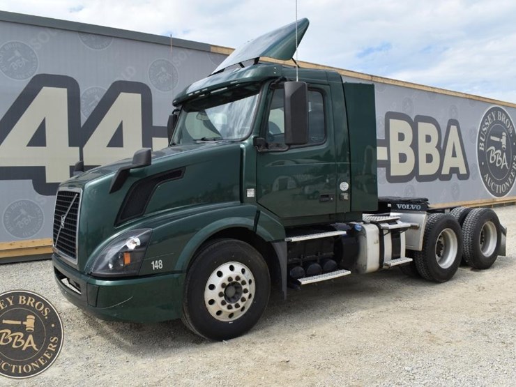 2017-volvo-vnl64t300-image-6