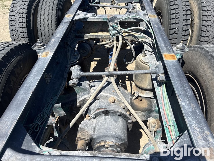 1992-freightliner-fld120-image-11