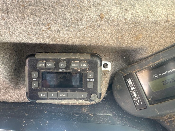 2023-deere-317g-image-23