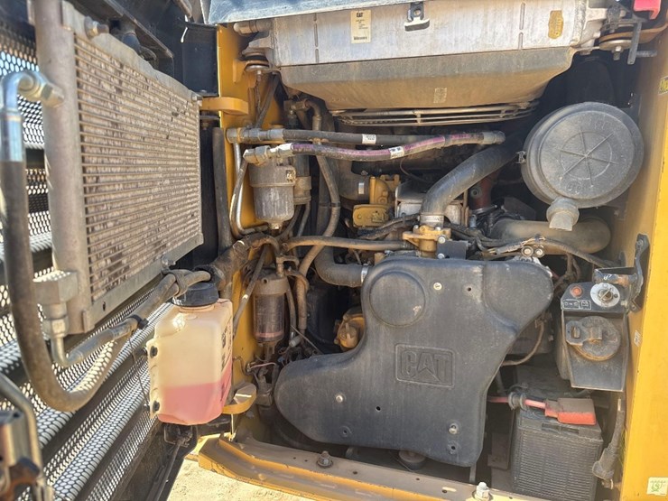 2019-caterpillar-299d2-xhp-image-19