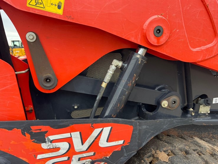 2019-kubota-svl65-2-image-15