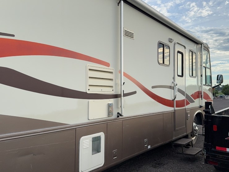 #3003-•-1996-freightliner-scenic-cruiser-38'-motor-home-image-6