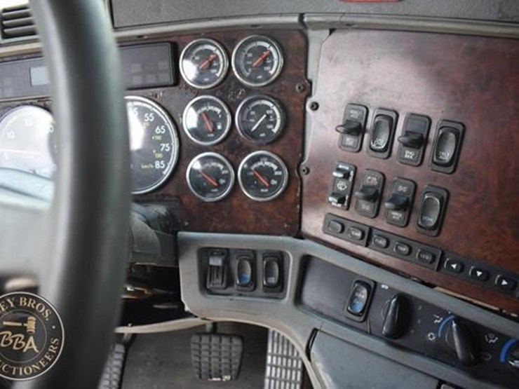 1997-freightliner-century-120-image-76