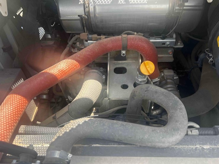 2021-takeuchi-tl12v2-image-23