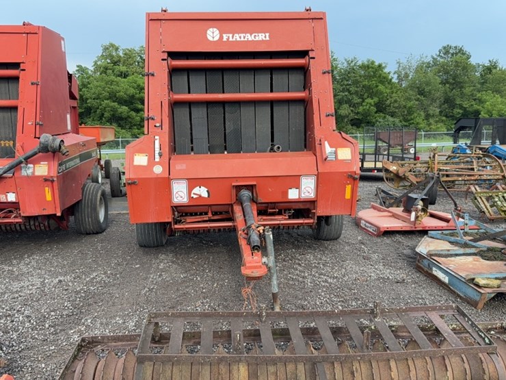hesston-560-image-2