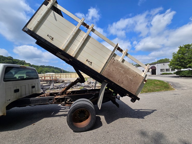 2011-ford-f550-image-86