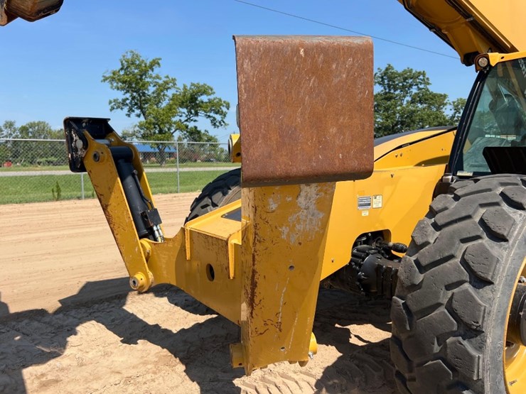 2020-caterpillar-tl1255d-image-16