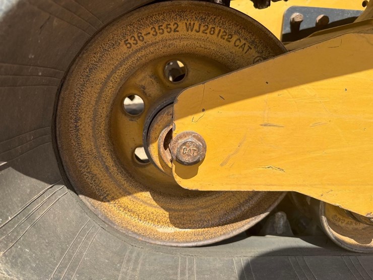 2019-caterpillar-299d2-xhp-image-12