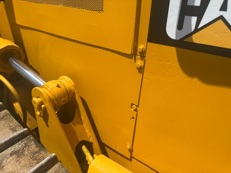 caterpillar-d4h-image-37