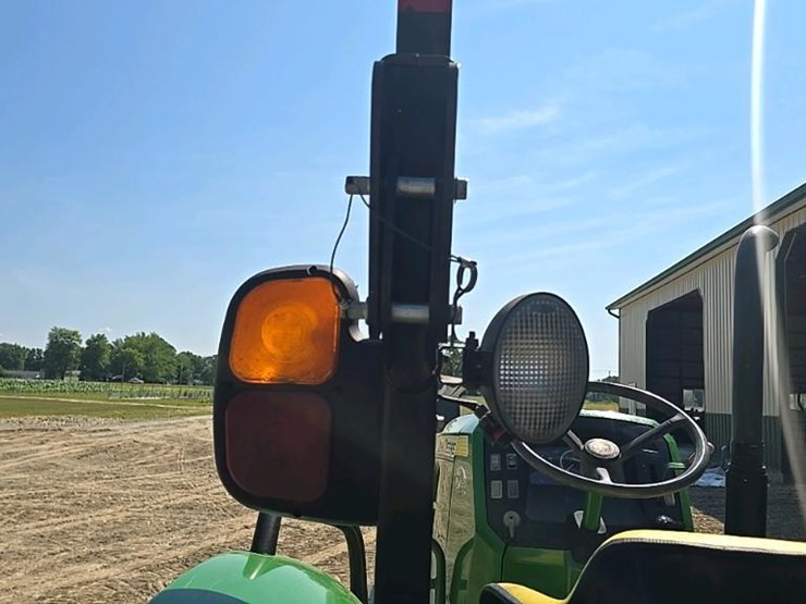 2015-john-deere-5065e-image-13
