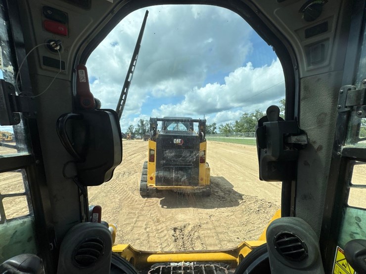 2020-caterpillar-259d3-image-24