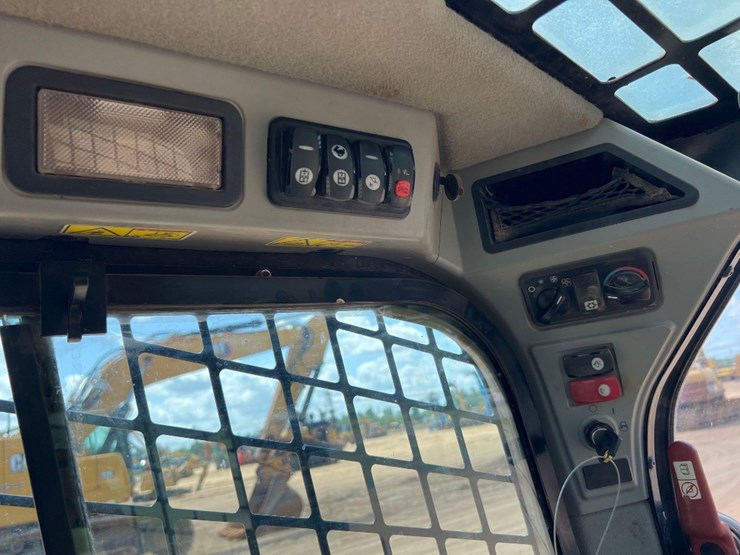 2019-caterpillar-259d-image-32