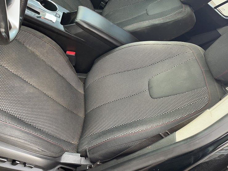 2015-chevrolet-equinox-lt-image-18