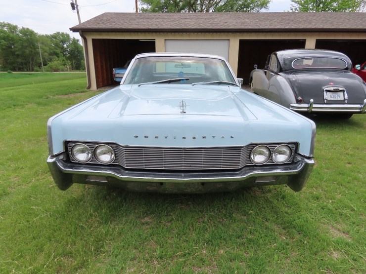 1967-lincoln-continental-convertible-image-2