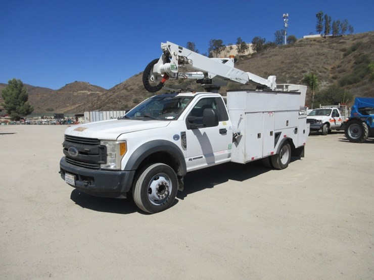 2017-ford-f550-sd-image-1