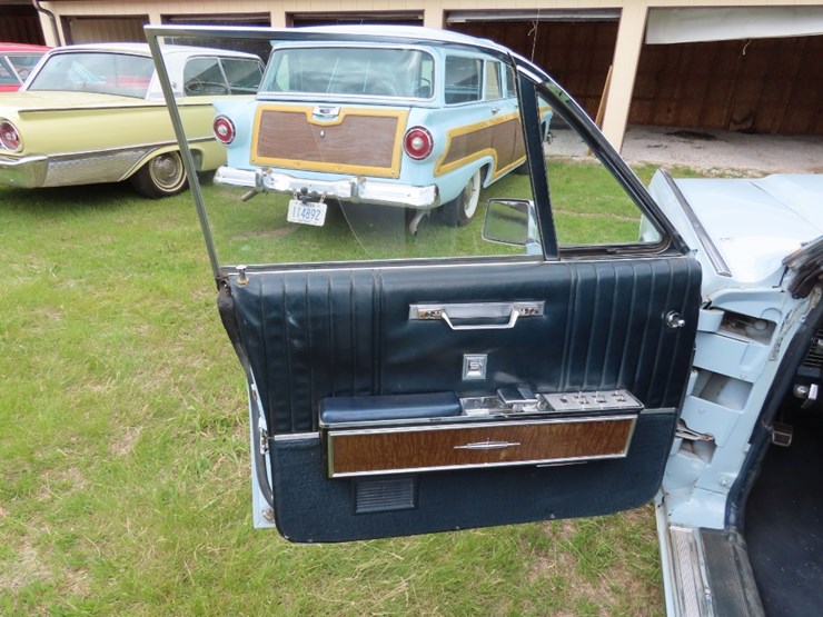 1967-lincoln-continental-convertible-image-11