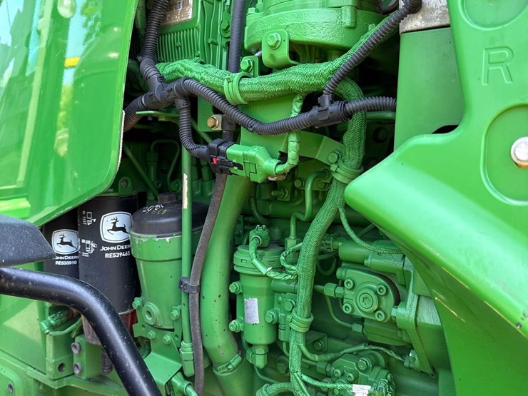 2013-john-deere-8260r-image-31