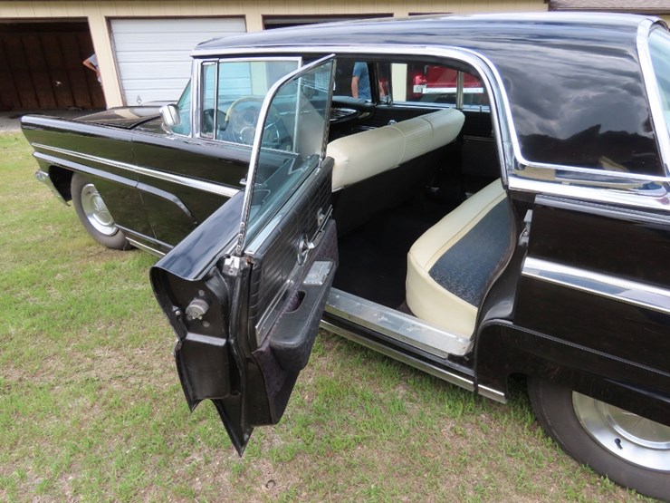 1960-lincoln-4dr-ht-image-14
