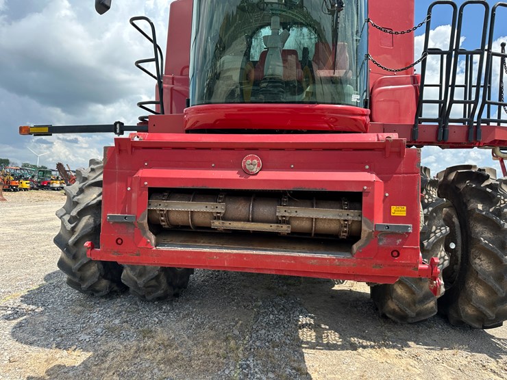 2012-case-ih-7230-image-32