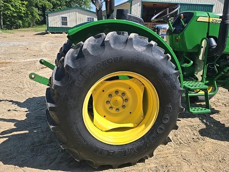 2015-john-deere-5065e-image-33