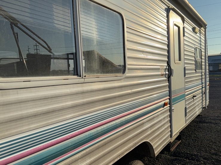 #3059-•-1999-28'-fleetwood-prowler-camper-image-5