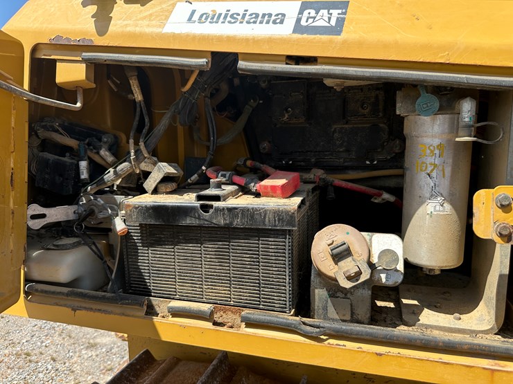 2017-caterpillar-d6k2-lgp-image-51