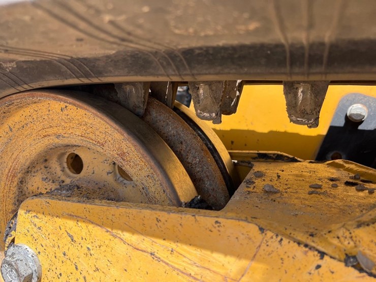 2021-caterpillar-299d3-image-10