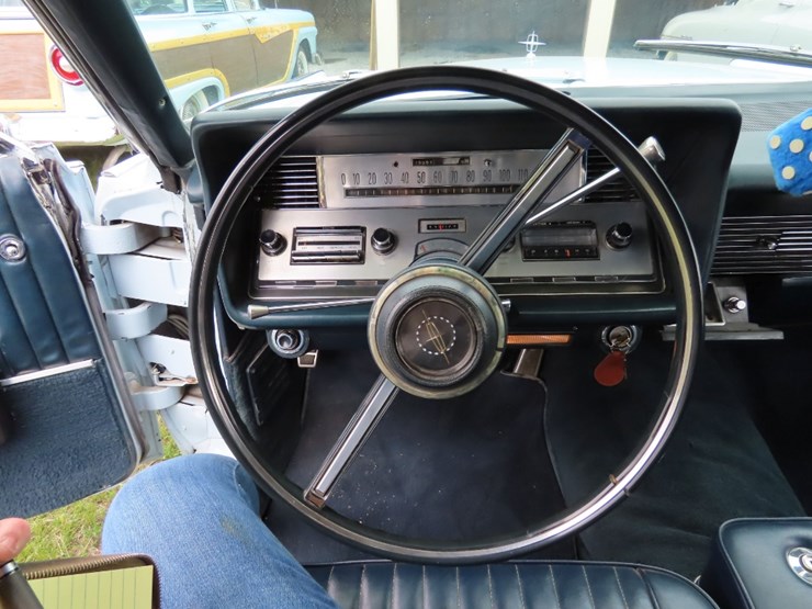 1967-lincoln-continental-convertible-image-12