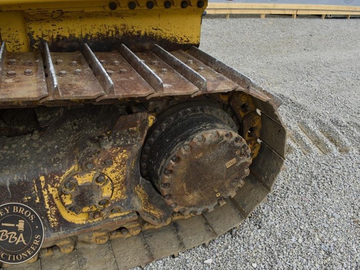 2015-komatsu-d61exi-23-image-18