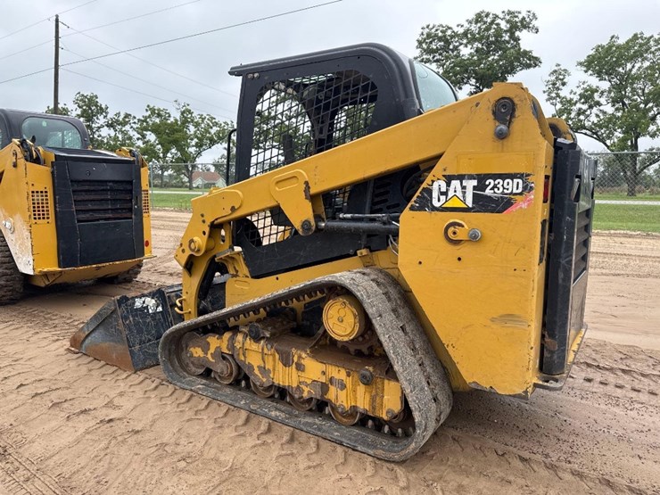 2018-caterpillar-239d-image-8
