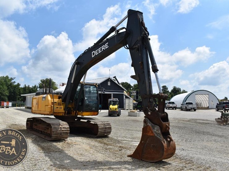 2018-deere-210g-lc-image-28